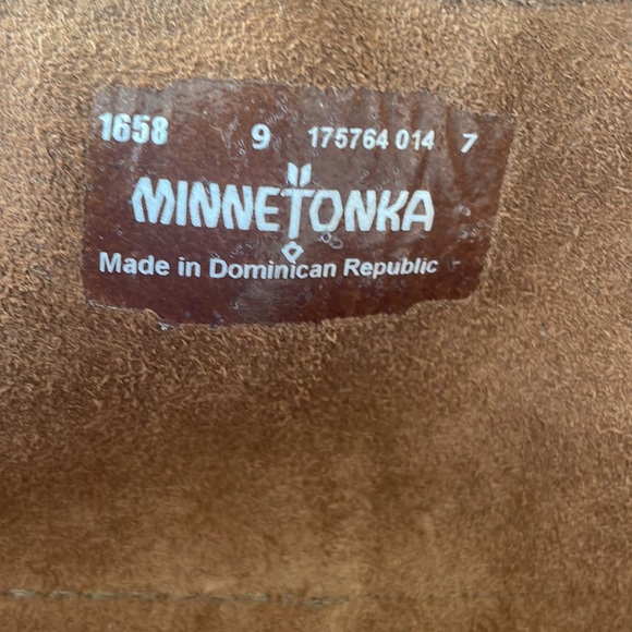 Minnetonka Miles High 5 fringe moccasin boots - Picture 10 of 10